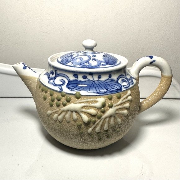 Rare Japanese Meiji Period Arita Moriage Sharkskin Glaze Teapot with Lid - Picture 1 of 9